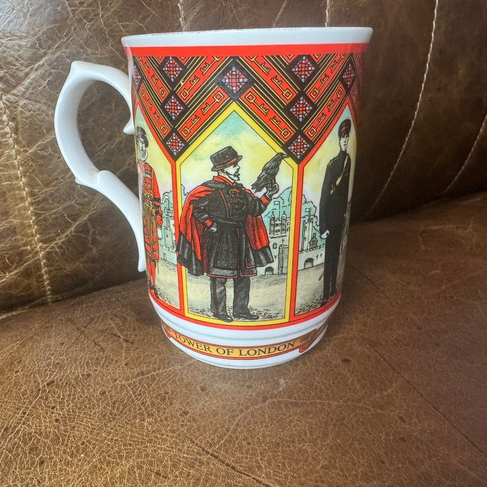 Sadler Tower of London Mug Fine‎ Bone China England British Souvenir Guard